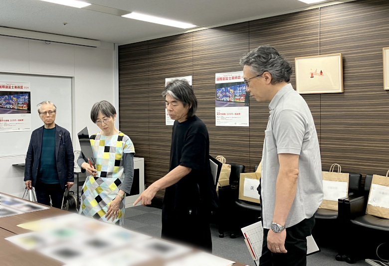 第45期 国際瀧冨士美術一次審査会の様子