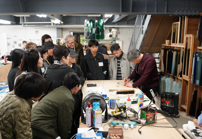 ステンドグラス制作現場