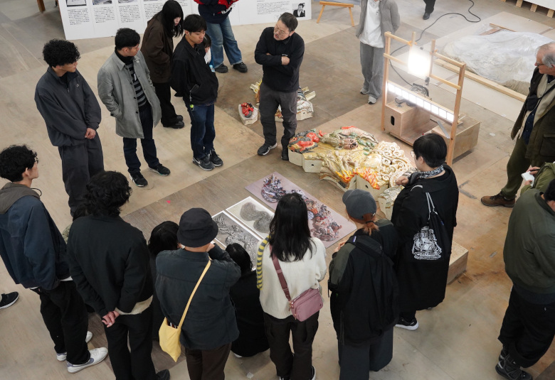 陶板レリーフ制作現場