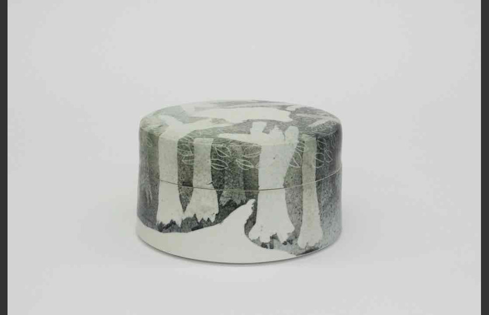 Ink-spray decoration ceramic box